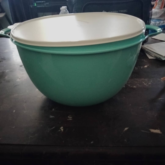 New!!! Tupperware